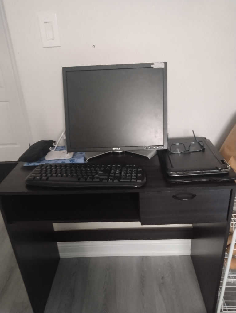 🖥️ Working Dell Monitor + Keyboard with Study Desk
