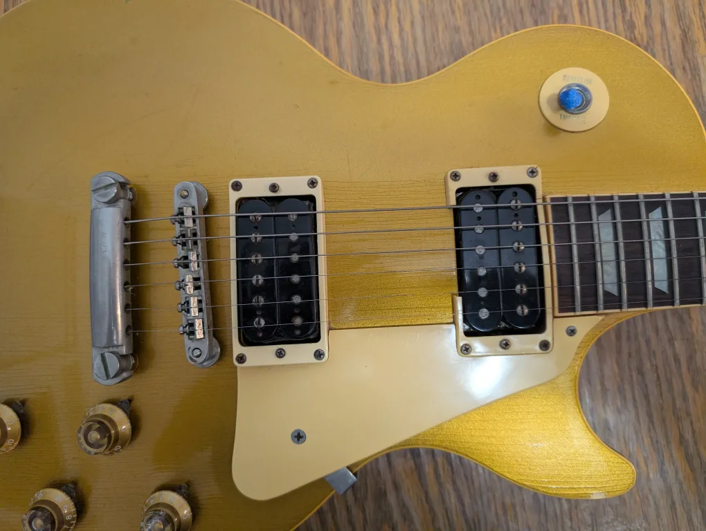 Gibson Les Paul Classic Gold Top w/ Case image indicator(9)