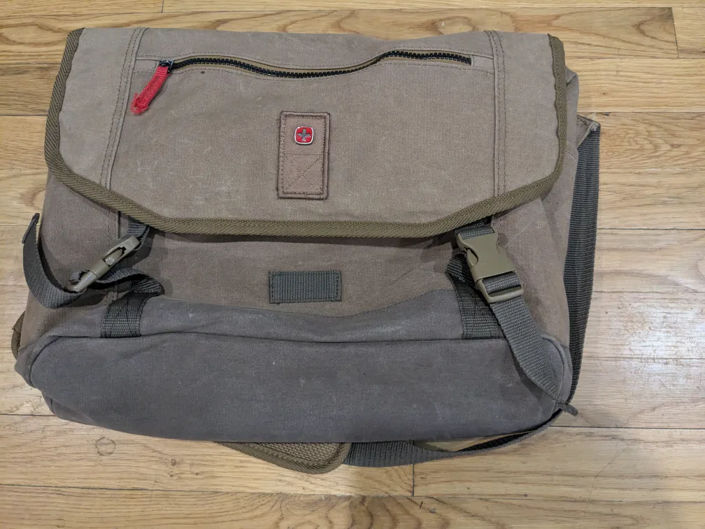 Wenger Corfe Messenger Bag thumbnail