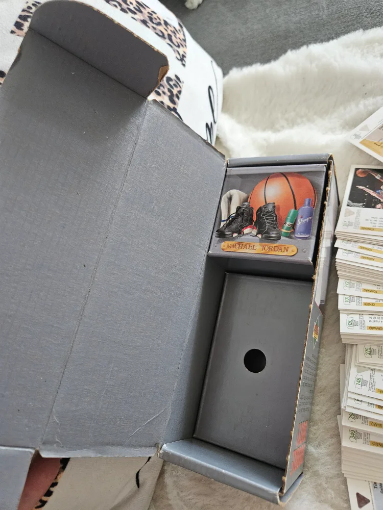 Upper Deck NBA Basketball Cards Locker Series image indicator(7)