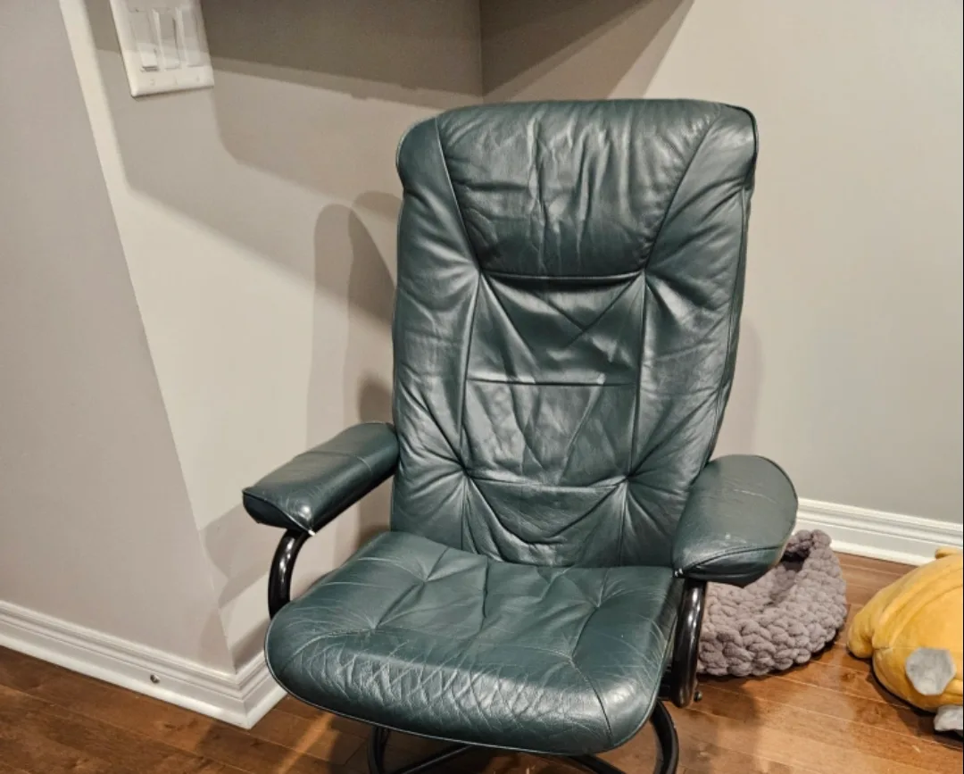 palliser recliner chair heavy use, no ottoman image indicator(10)