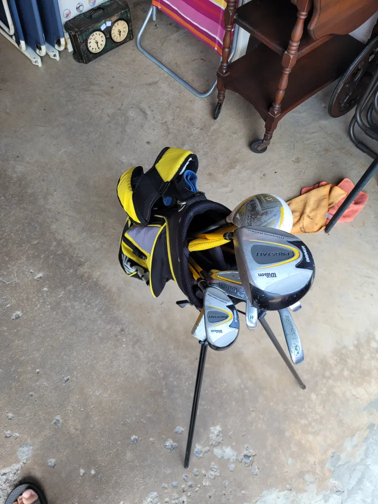 Wilson Junior Golf Club Set with Bag thumbnail