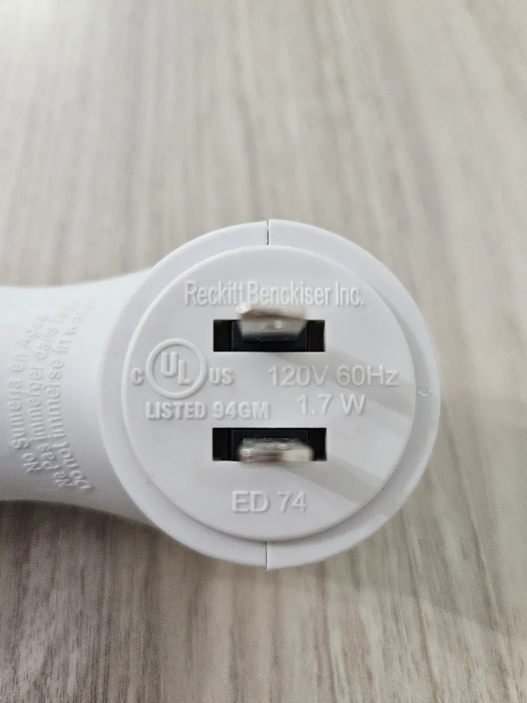 Free Air Wick Plug-in Air Freshener thumbnail