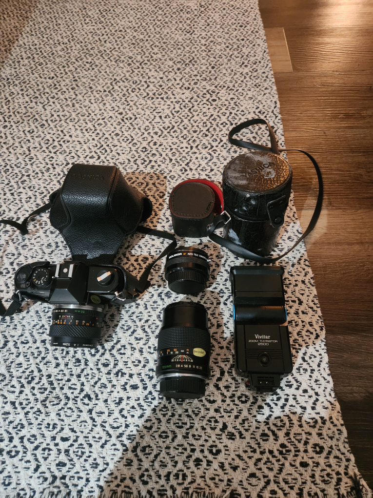Yashica FX-3 Camera with Vivitar Zoom Thyristor 2500 Flash