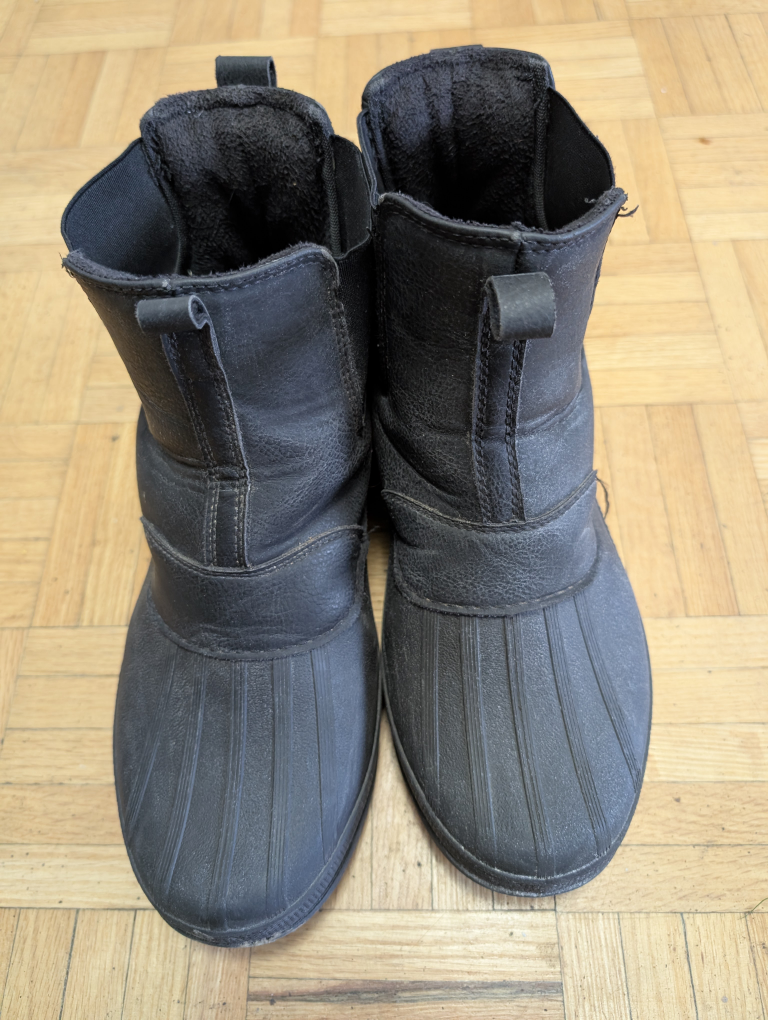 Gray Wolf Black Winter Boots, Size 8