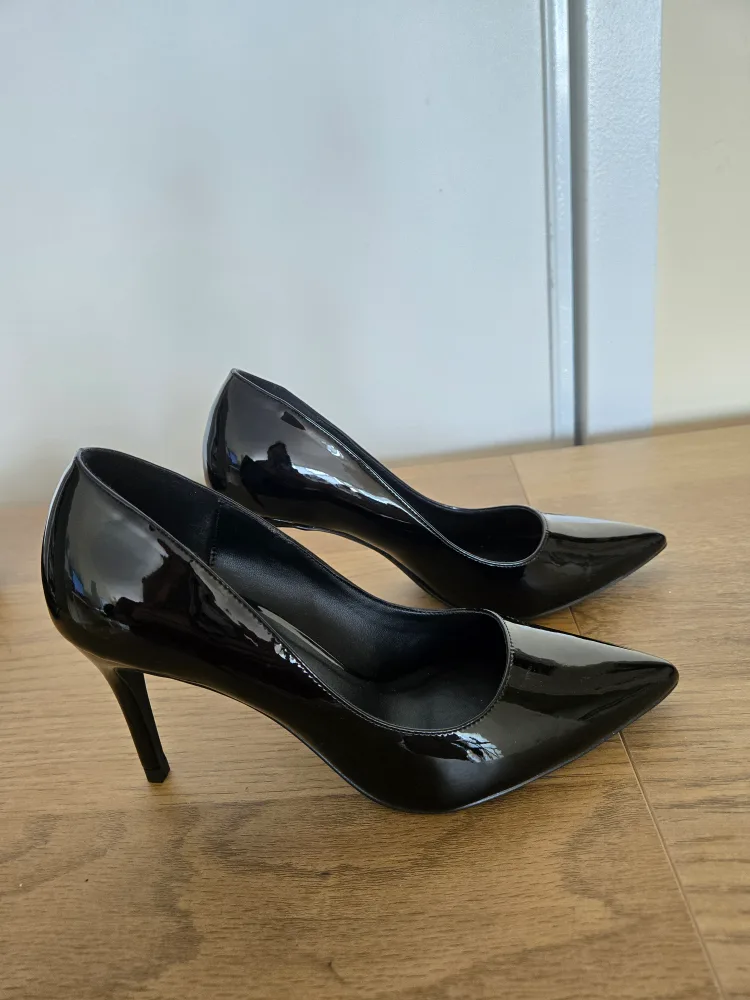 Call It Spring Black Heels and flats - Size 8 image indicator(4)