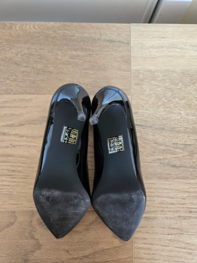 Call It Spring Black Heels and flats - Size 8 image indicator(5)