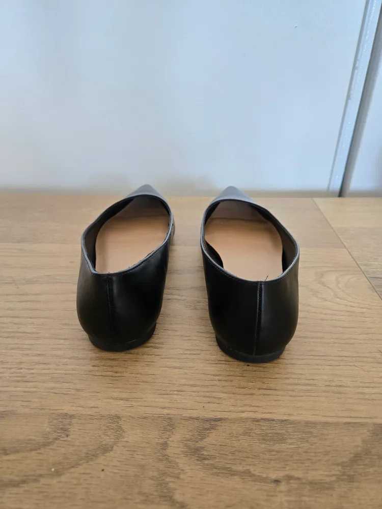 Call It Spring Black Heels and flats - Size 8 image indicator(7)