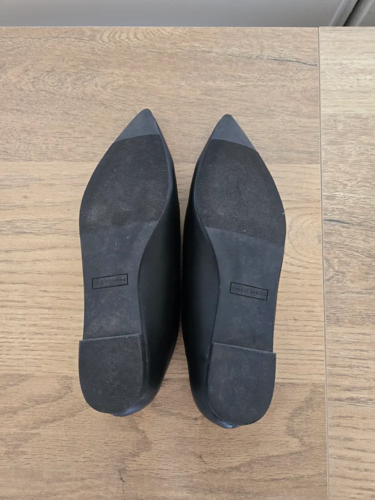 Call It Spring Black Heels and flats - Size 8 image indicator(9)