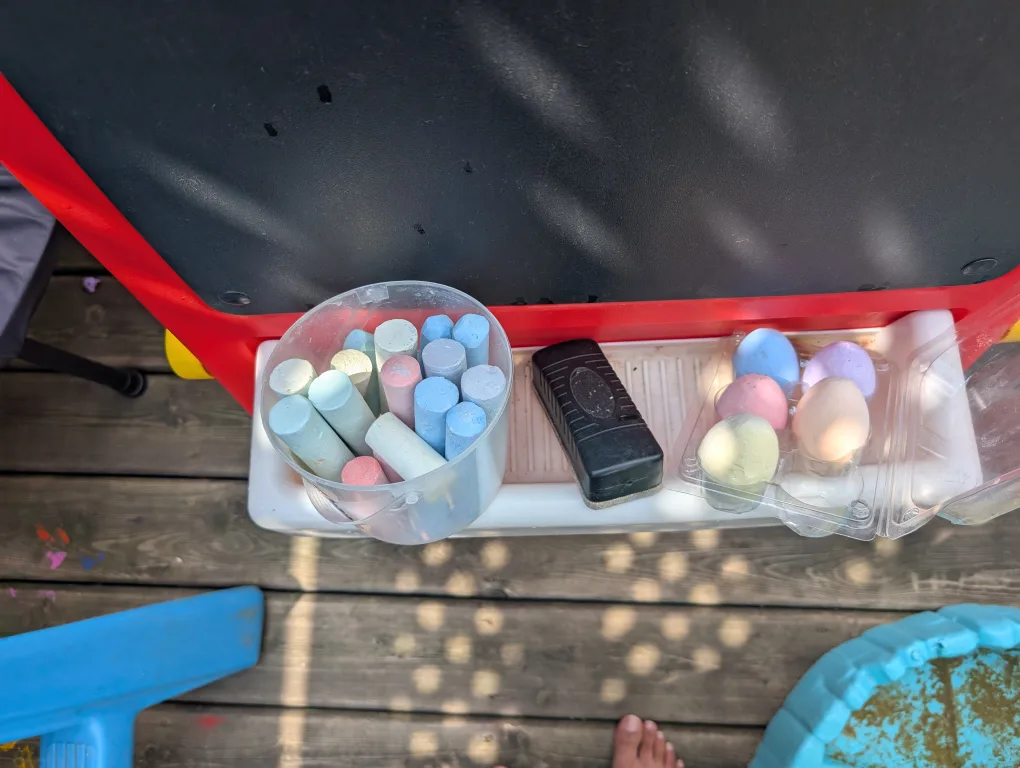 Little Tikes Easel - Red & Yellow image indicator(2)