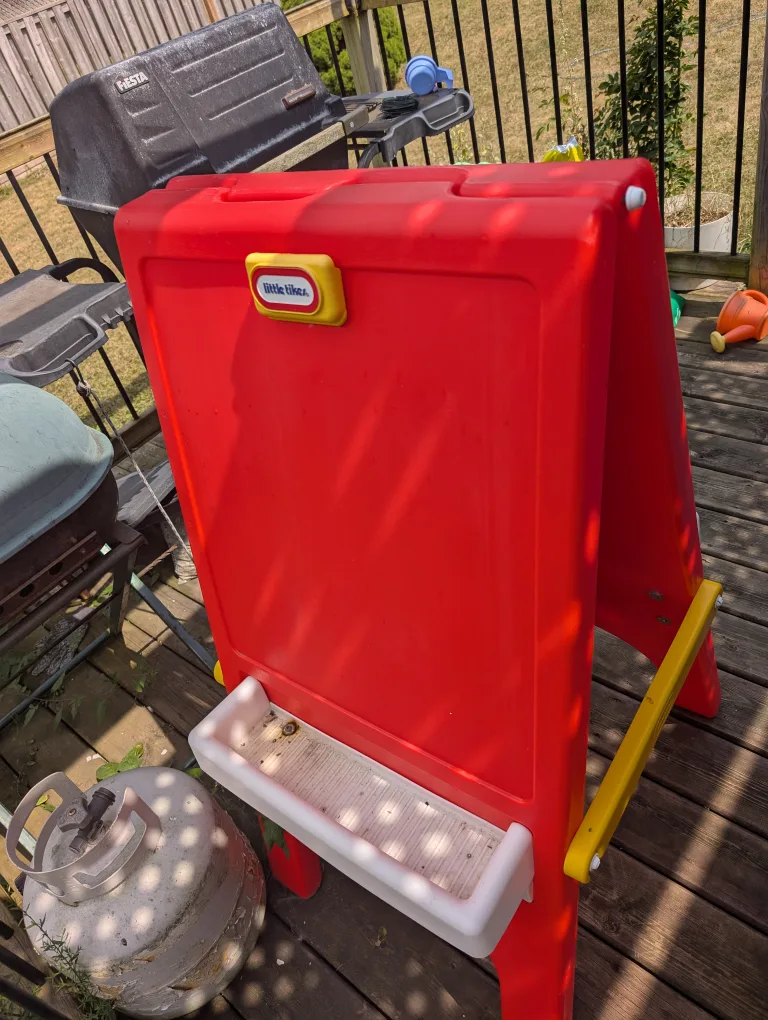 Little Tikes Easel - Red & Yellow image indicator(3)