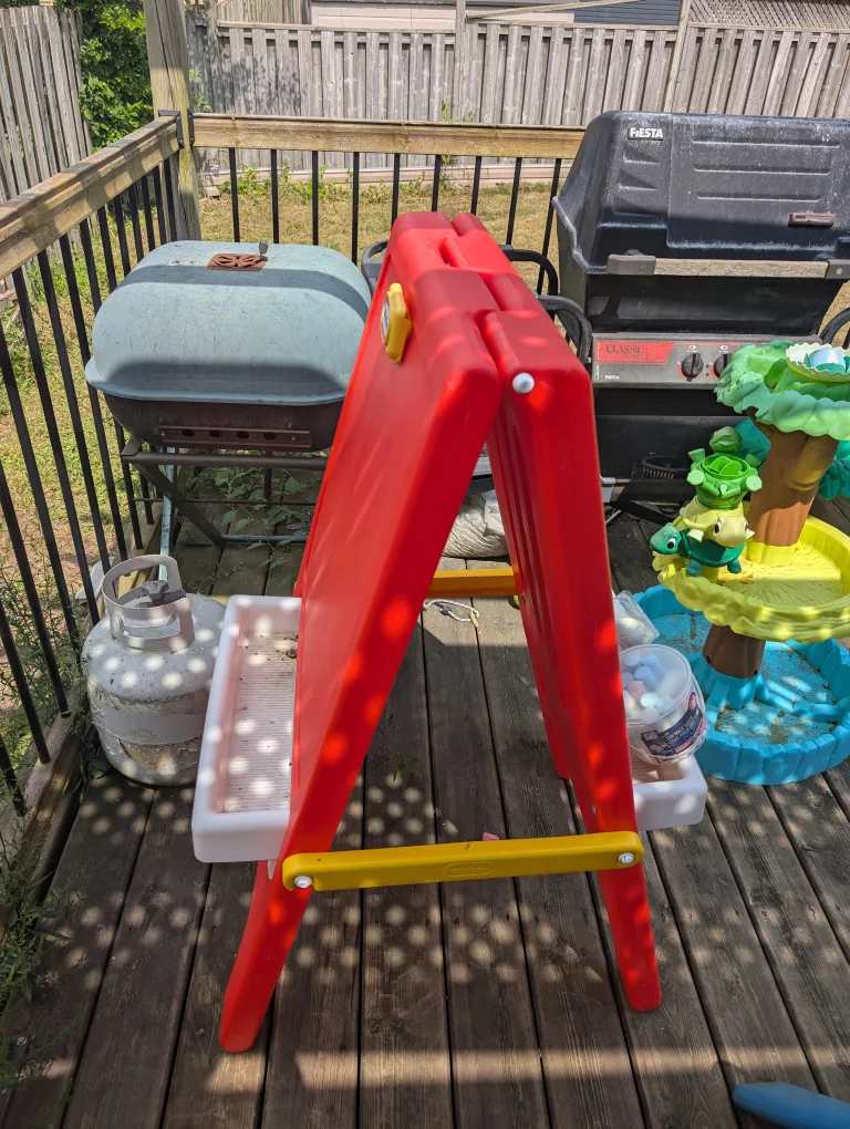 Little Tikes Easel - Red & Yellow image indicator(4)