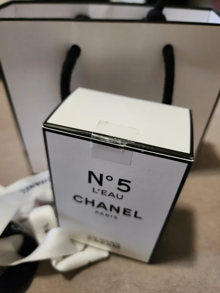 Chanel N°5 L'EAU On Hand Cream - 1.7 fl oz image indicator(3)