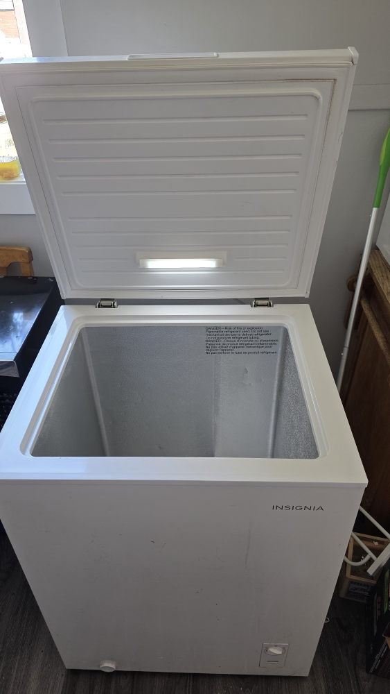 Insignia Chest Freezer - White 5.0Cu - photo 2