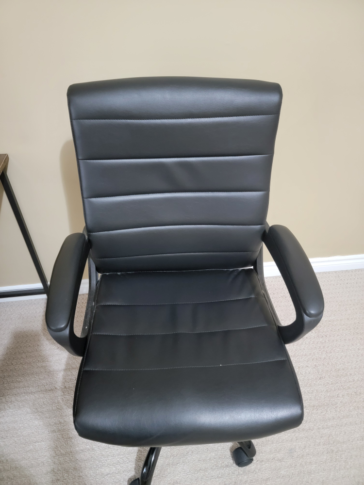 Like-New Desk & Chair Set – Excellent Condition! - photo 4