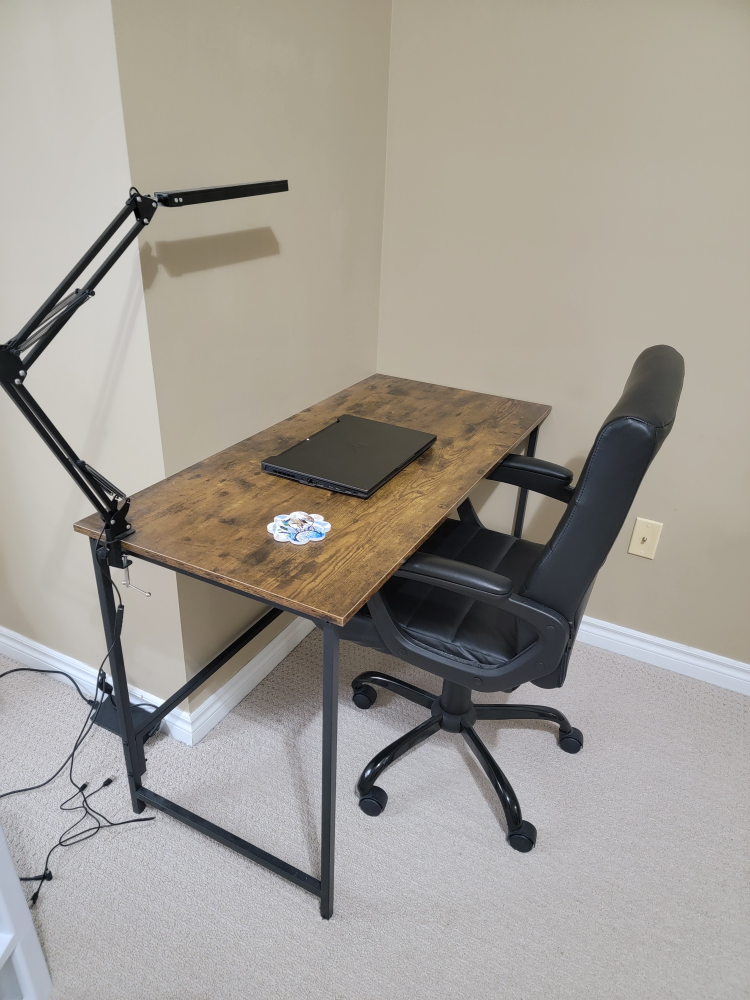 Like-New Desk & Chair Set – Excellent Condition!