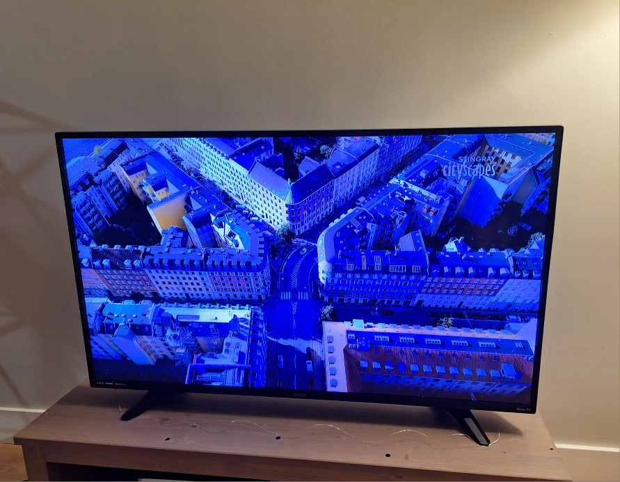 43" Smart Roku TV - photo 2