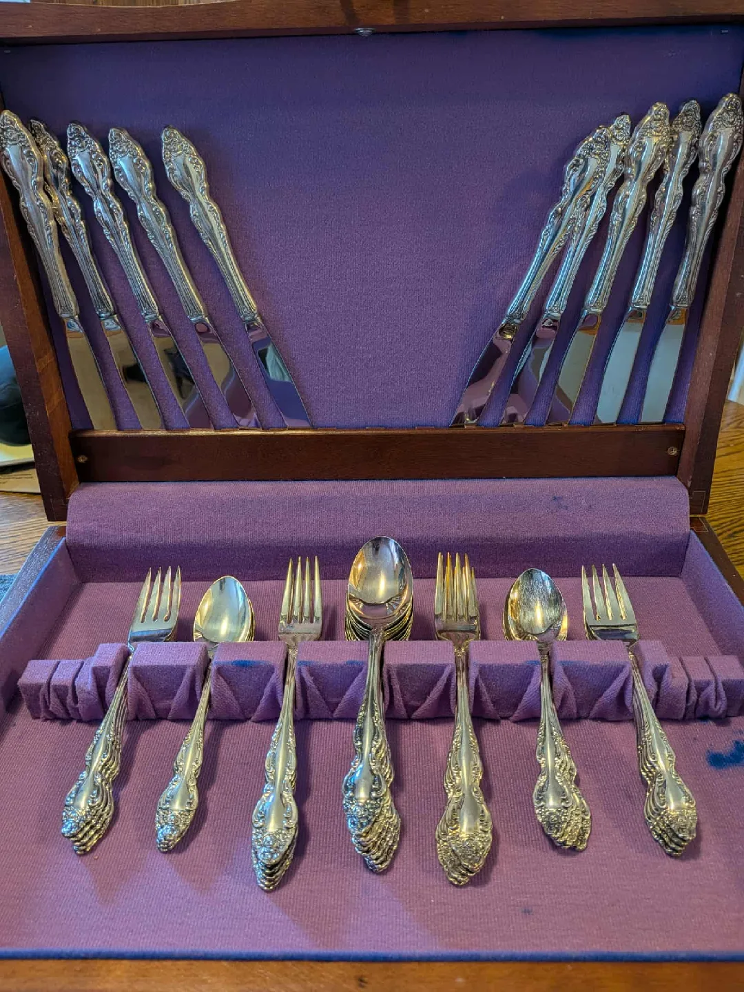 1881 Rogers Oneida LTD Silverware Set thumbnail