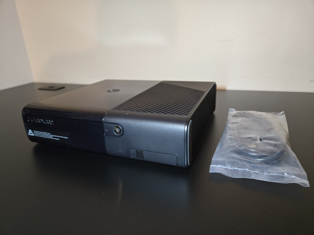 XBOX 360E - untested bargain - photo 2