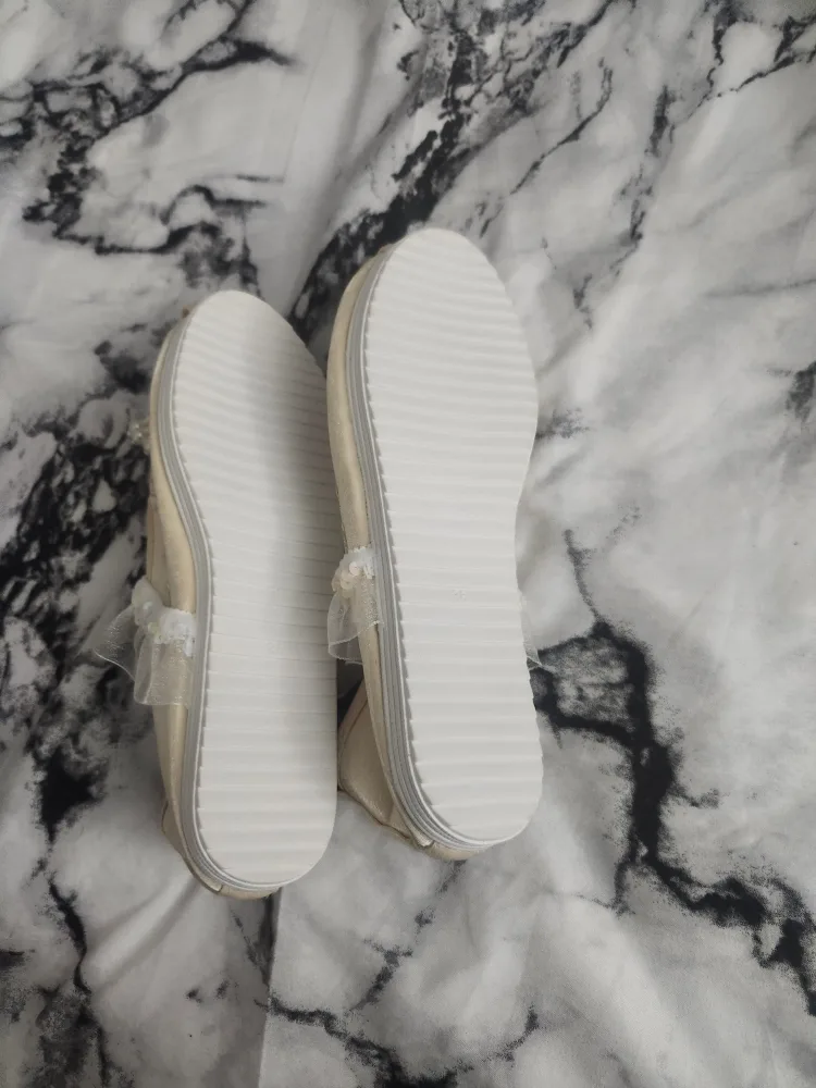 🌸 Elegant Floral Flats w/ Pearls – Size 36 image indicator(2)