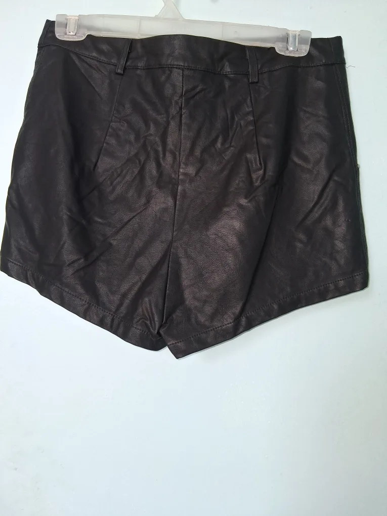 Forever 21 Black Faux Leather Shorts - Size S image indicator(3)