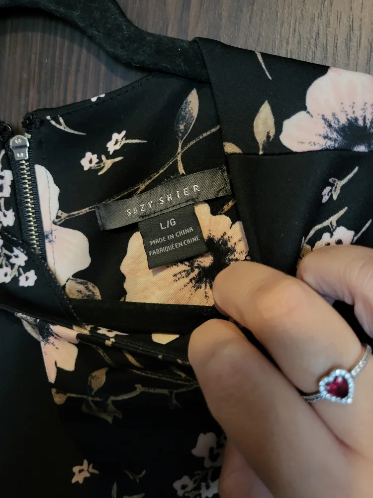 Suzy Shier Dress Size: Large image indicator(9)