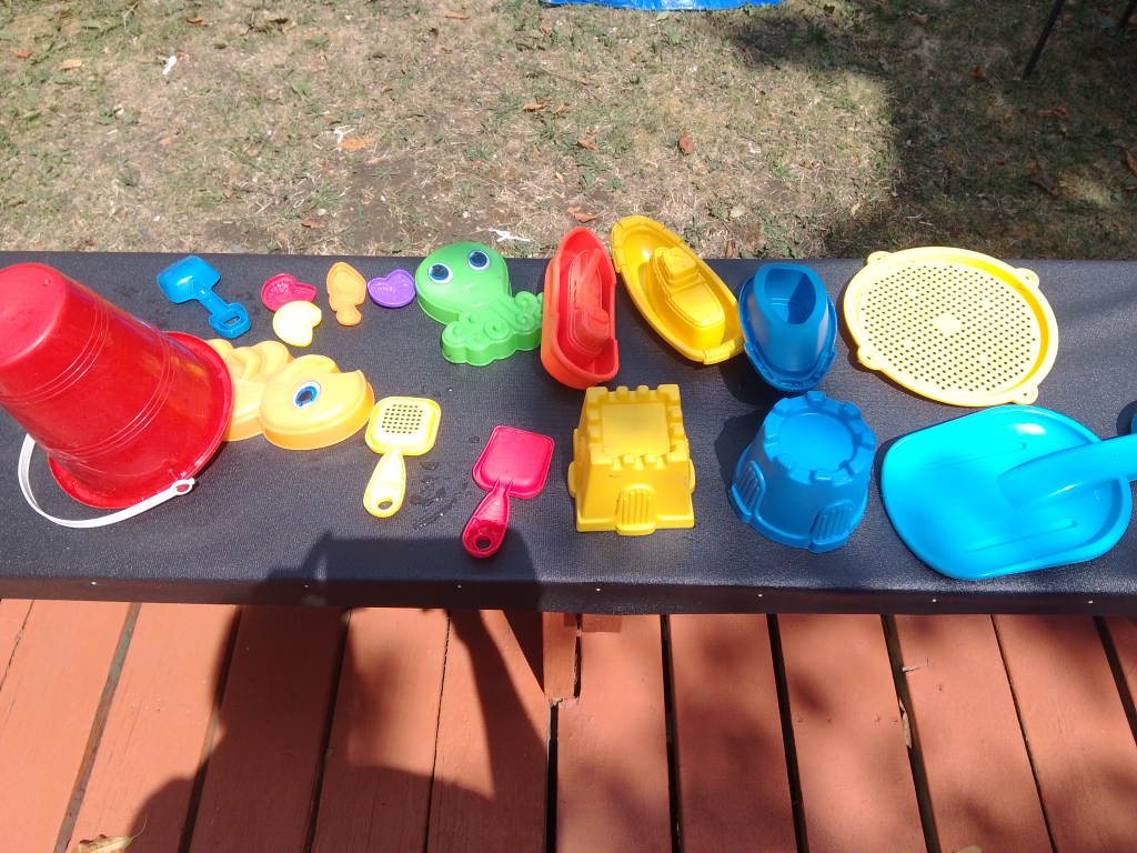 Step2 Crabbie Sandbox, toys and sand - photo 3
