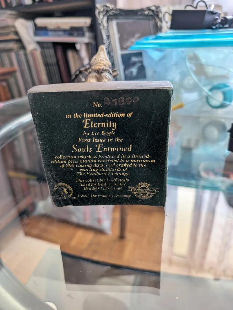 Eternity by Lee Bogle Figurine image indicator(3)