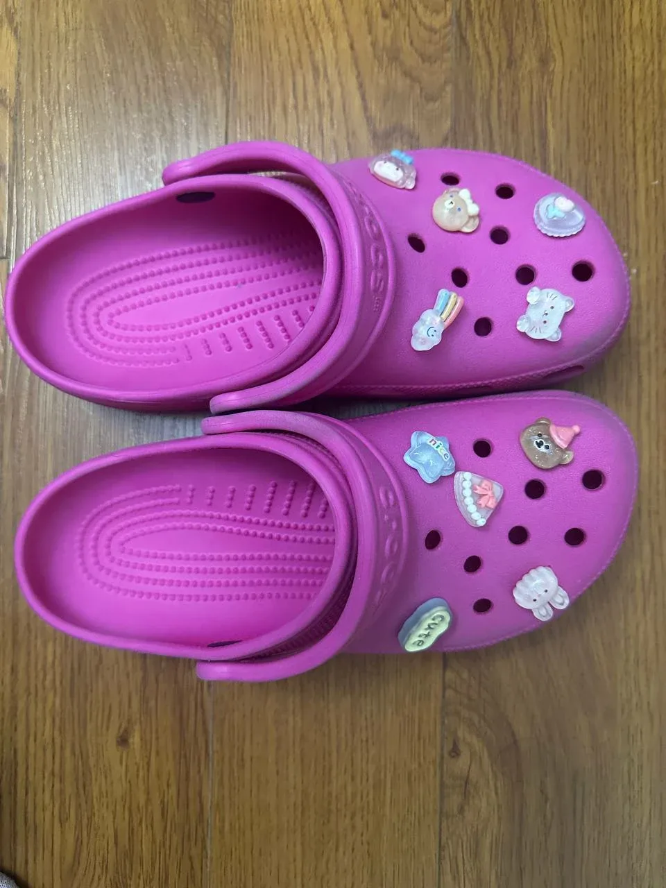 👑PINK CROCS👑 image indicator(2)