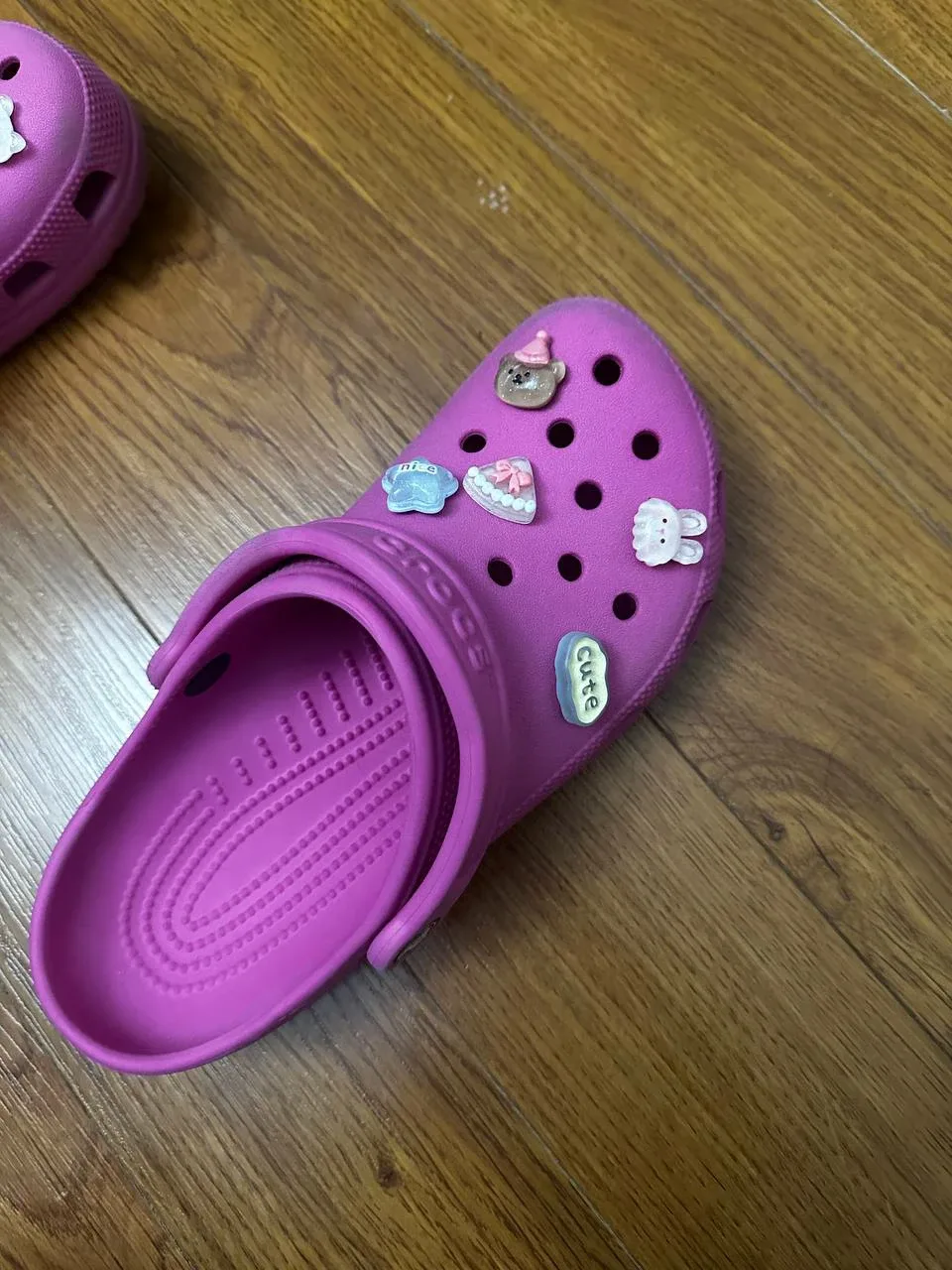 👑PINK CROCS👑 image indicator(3)