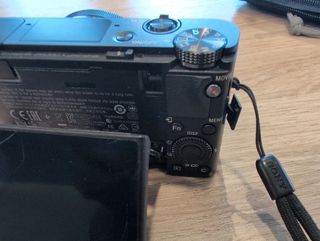 Sony RX100 III Cyber-shot Digital Camera image indicator(6)