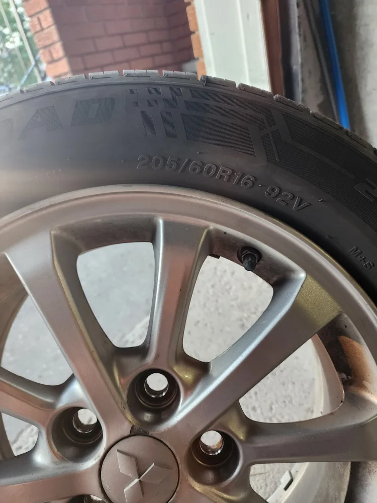 Mitsubishi lancer rims and tires image indicator(2)