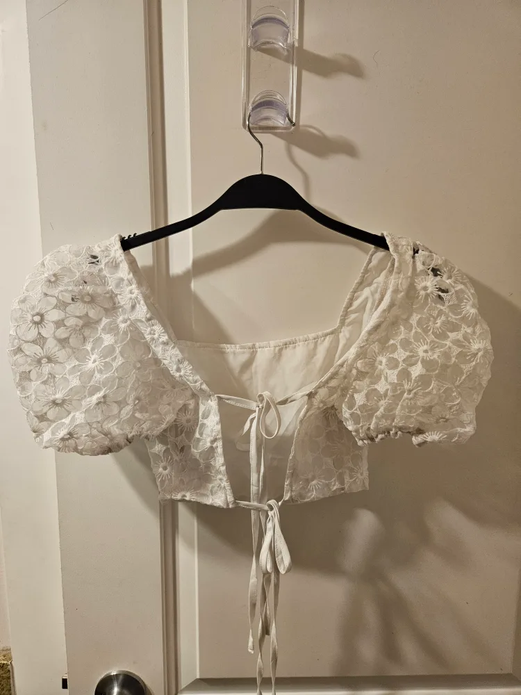 White Floral Puff Sleeve Crop Top 🧡 image indicator(2)