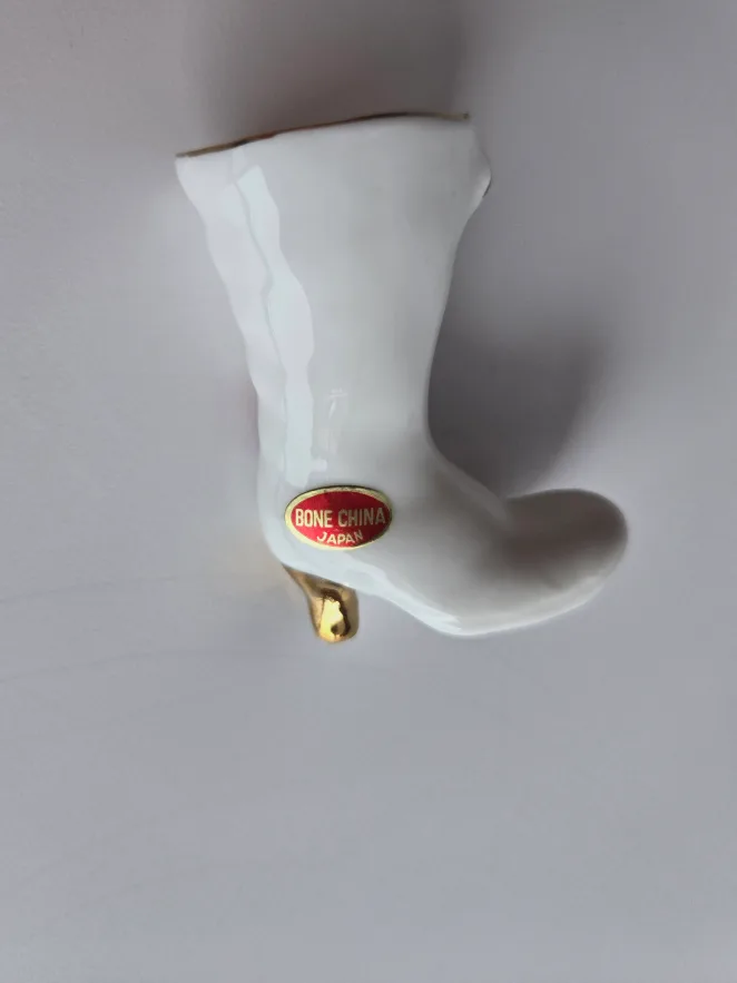 Bone China Japanese Boot Match Holder image indicator(5)