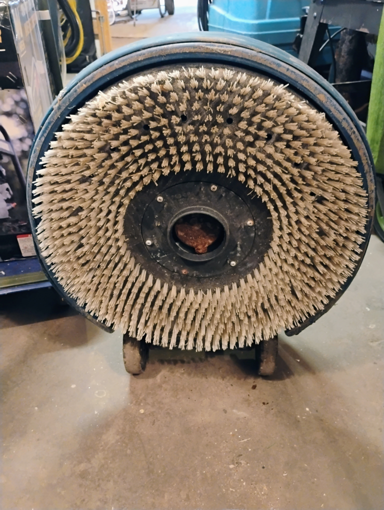 Powr-Flite P201 Floor Cleaning Machine - photo 2