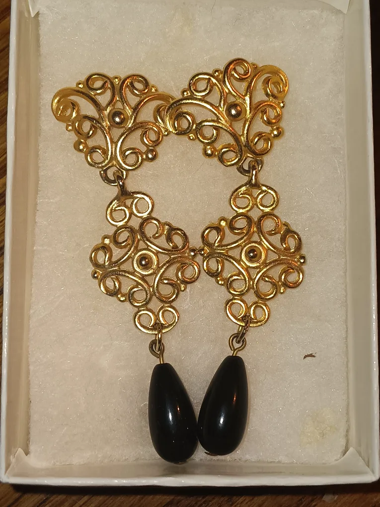 Vintage Gold Tone Dangle Earrings thumbnail