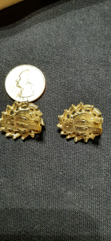 Vintage Gold Tone Clip Earrings - photo 4