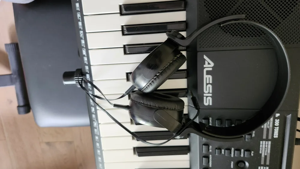 Alesis Melody 61 Beginner Bundle image indicator(3)