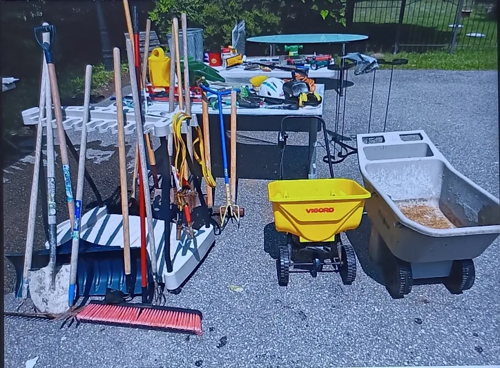 Yard Tools: Vigoro Spreader & More!