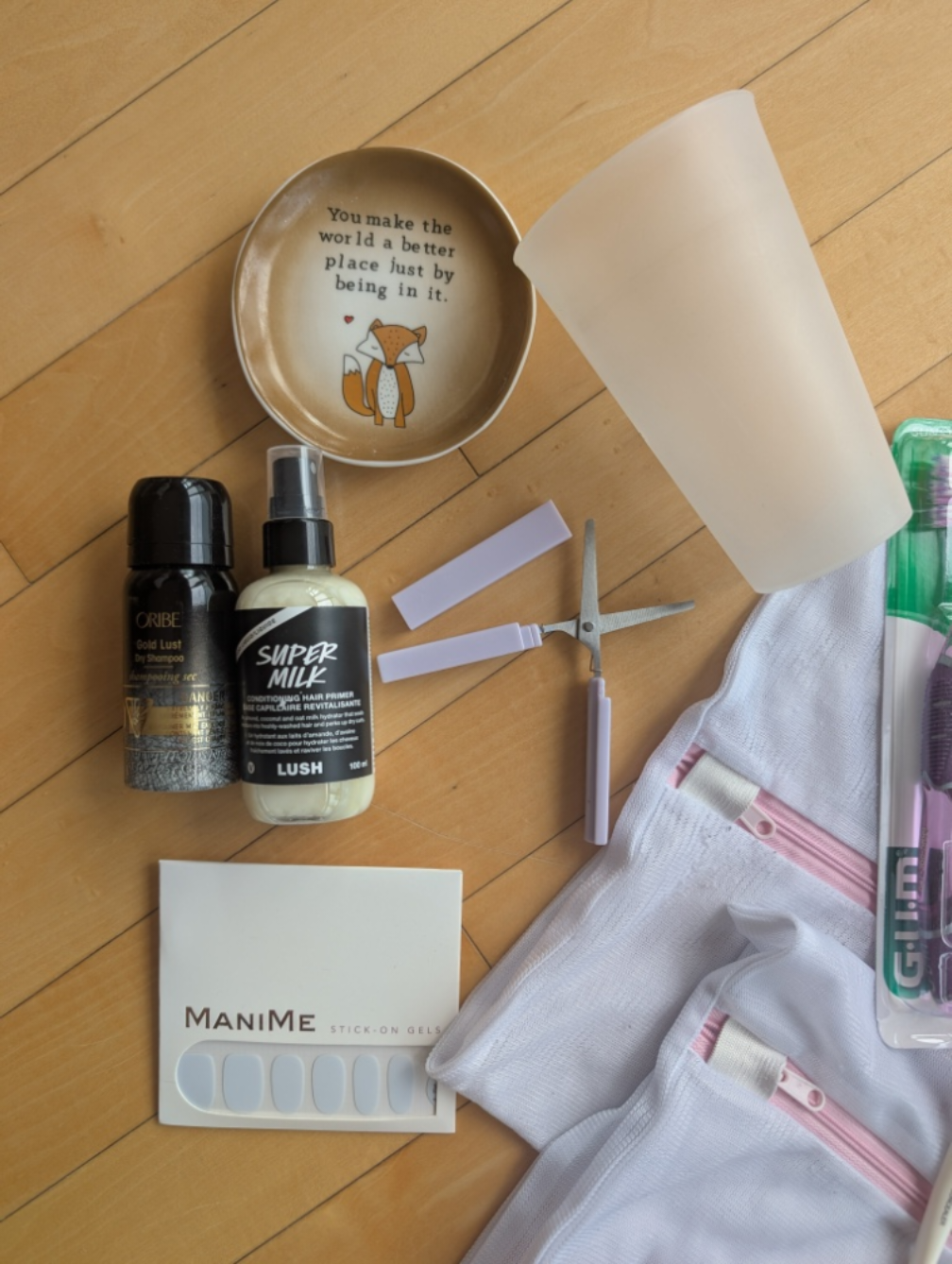 Lot of toiletries - dry shampoo, toothbrushes, laundry bags etc. - photo 2