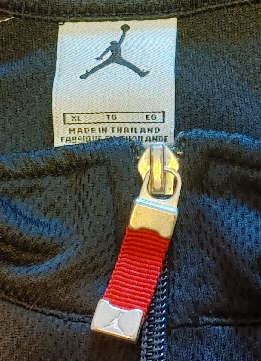 Jordan Black & Red XL Zip-Up Shirt - photo 5