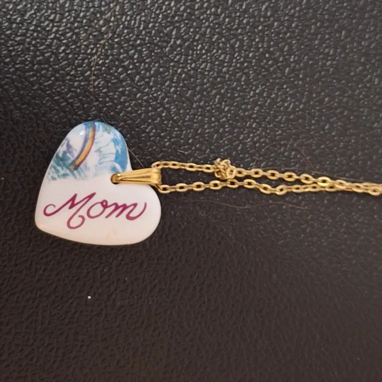 Heart Mom Necklace thumbnail