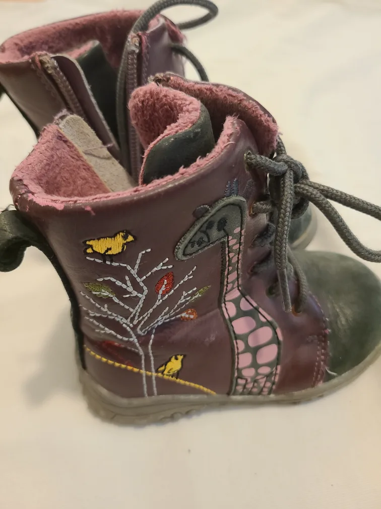 Kids' Leather Boots with Giraffe Design, size 5/6 image indicator(2)