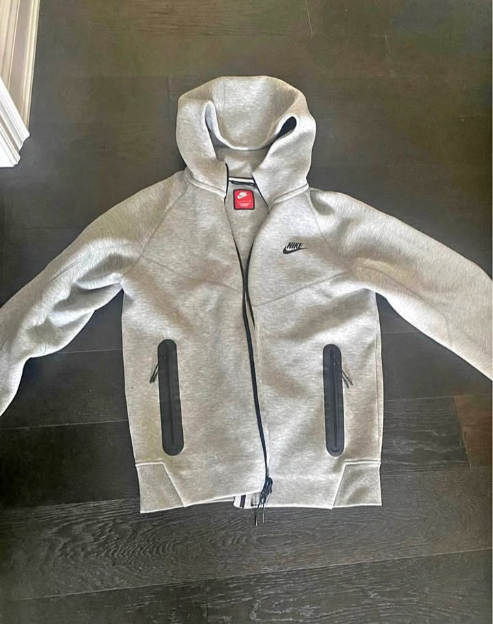 GREY NIKE TECH