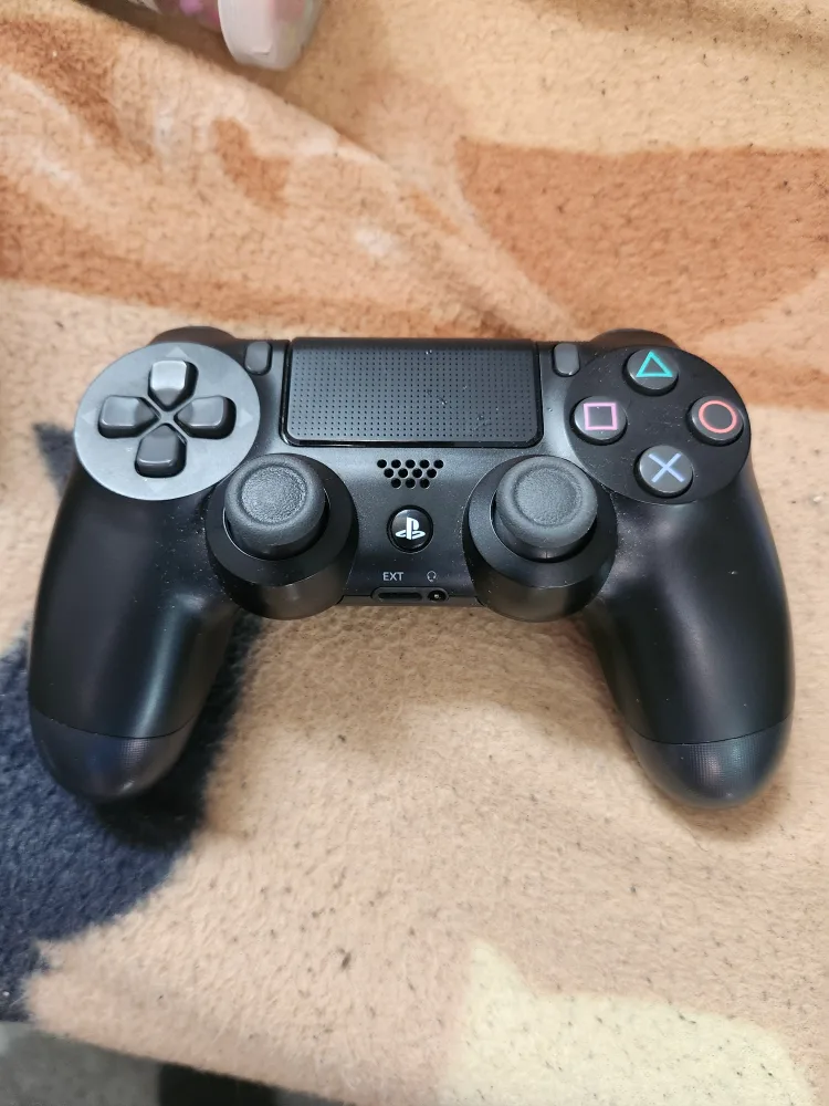 Sony Dualshock 4 Wireless Controller thumbnail
