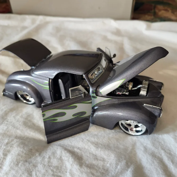 1940 Coupe. 1/24 Scale Diecast Car thumbnail