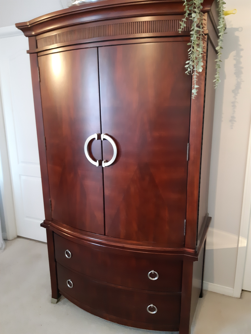 Bedroom Set - Queen bed,  Armoire, Dresser, 2 Nightstands - photo 3