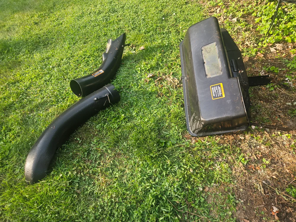 John Deere L110 Riding Lawn Mower image indicator(8)