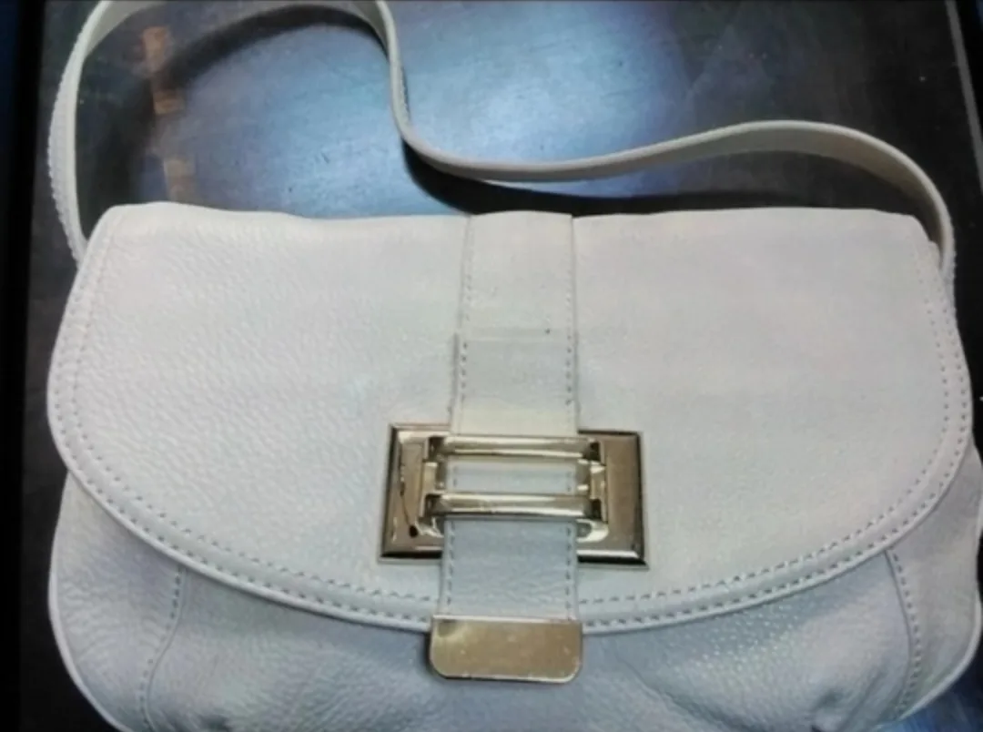 Liz Claiborne New York off-white 100% Leather Shoulder Bag thumbnail