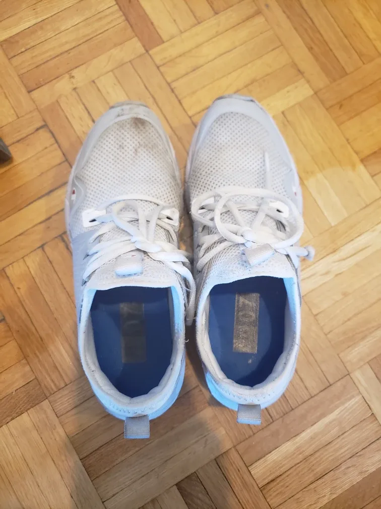 Used White Running Shoes thumbnail